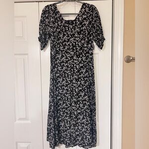 Old Navy Black and White Floral Midi Dress Size Medium